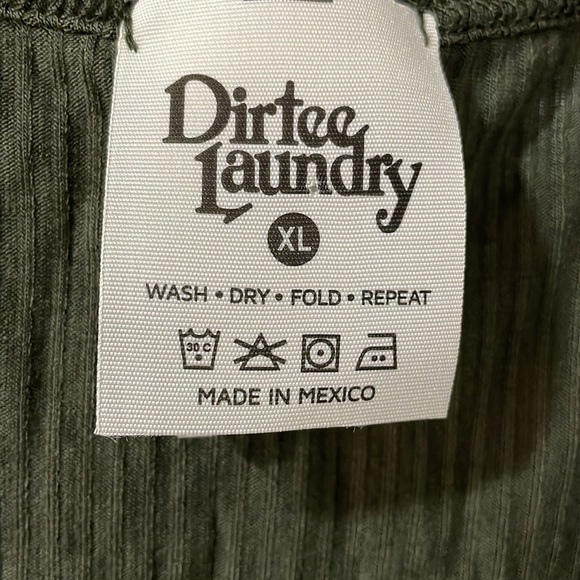 Blooms Tank - Picture 3 of 6